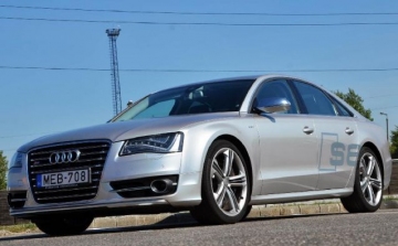 Simogató G-erők – Audi S8-teszt