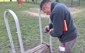 Tavaszra készítik már a játszótereket