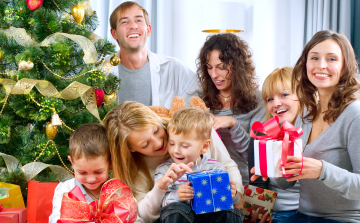OTP-felmérés: a magyarok 38 százaléka előre tesz félre a karácsonyi kiadásokra és ajándékokra