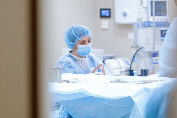 A soha véget nem érő történet: ismét itt vannak a kórházi várólisták