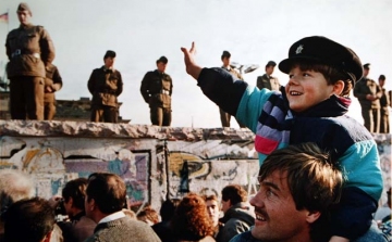 25 éve dőlt le a berlini fal