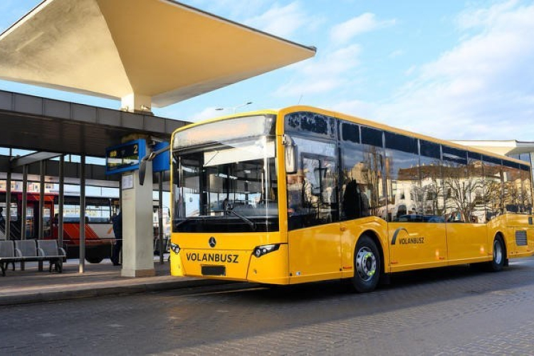 Módosul a vonatok és a Volánbusz-járatok menetrendje a szombati munkanap miatt