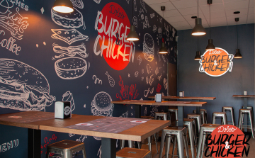 Új őrület Győrben: A Dobos Burger & Chicken elhozta az eredeti Smashed Burgert – és most tankolhatsz is érte