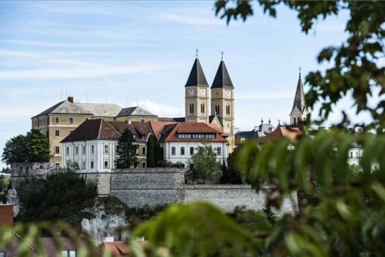 Európai kulturális fővárosi együttműködéseket kötöttek Veszprémben