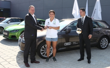 Dinamikus páros: Nora Mörk átvette új Audiját