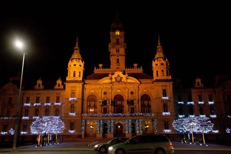 Felgyúltak az ünnepi fények Győr belvárosában