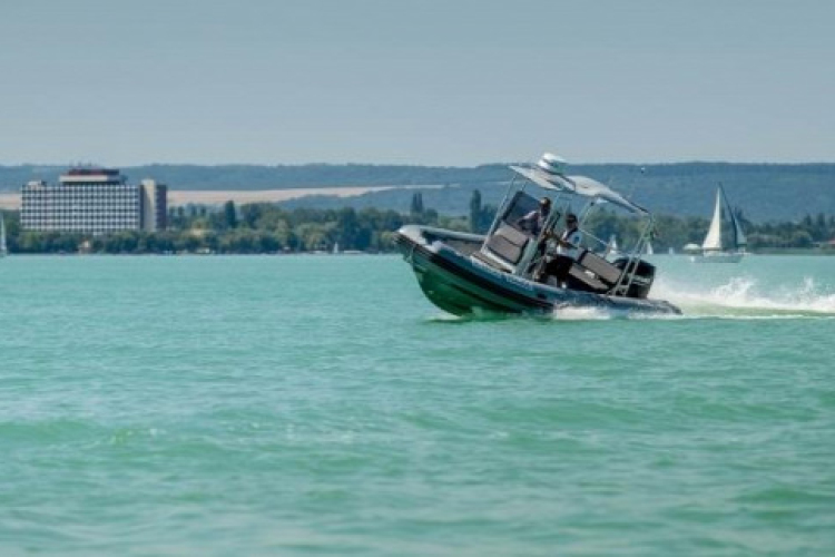 Üldözés a Balatonon: Vitorlást loptak egy kikötőből