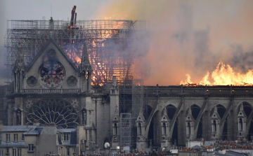 Ólommérgezést kaphatott egy fiú a Notre Dame-i tűzvészben