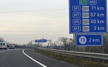 Korlátozások lesznek a magyar autópályákon -  309 tonnával szállítanak