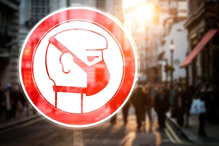 Világszerte több mint 8 700 000 a fertőzöttek száma, csaknem 470 000 a halottaké